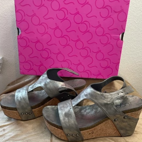 Sugar Junebug Pewter Heels - Picture 2 of 3